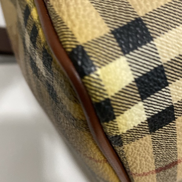 ⛔️ SOLD ⛔️ Burberry Brown and Tan Checkered Messenger Bag - Picture 11 of 14